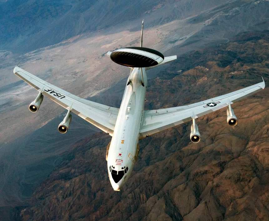 E-3 Sentry sobrevoando Nevada. Foto: USAF.