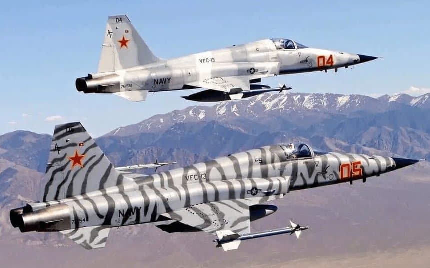 O F-5 é um dos modelos mais usados para simular caças da Rússia, empregado nesta função desde a década de 1970. Foto: Marinha dos EUA.