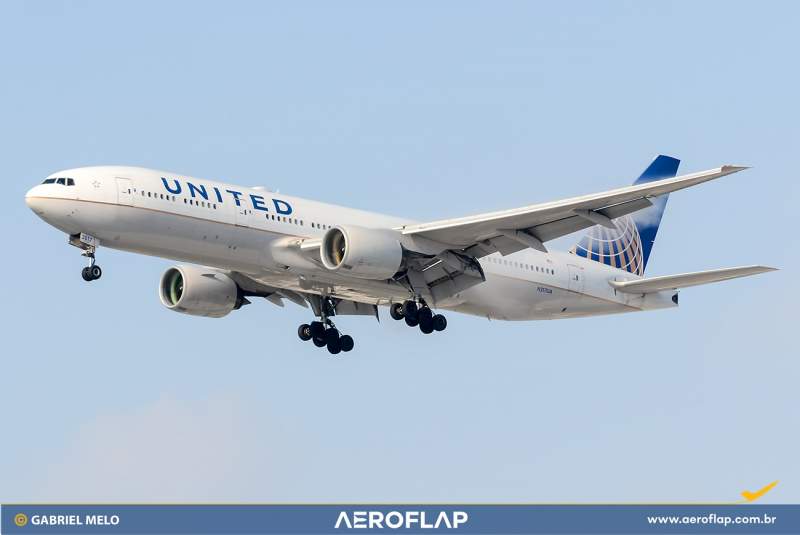 United Airlines Boeing 777 Pratt & Whitney
