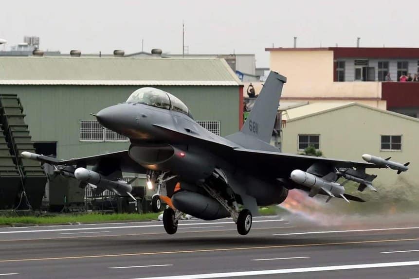 F-16 Taiwan China EUA mísseis