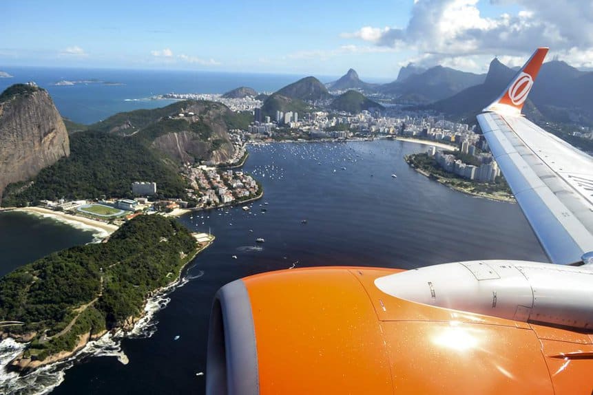 Boeing 737-800 decolando do Aeroporto Santos Dumont