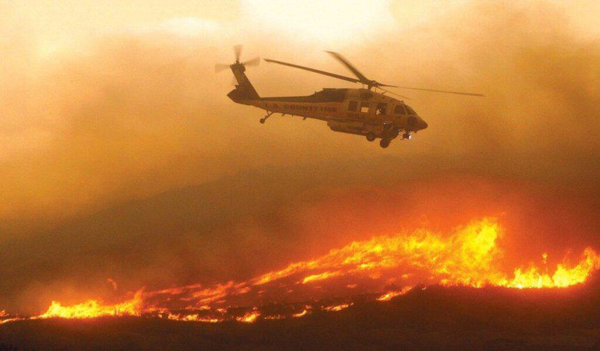 Made to act in war, Black Hawk was adapted by Los Angeles firefighters to fly to fight forest fires, becoming the Firehawk. Photo: Bernard Deyo via Lockheed Martin.