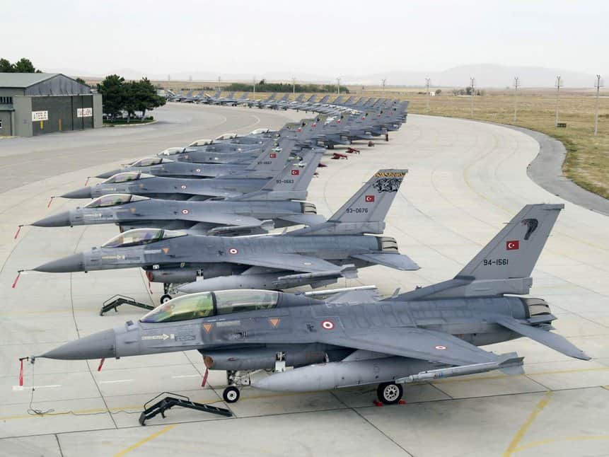 Caças F-16C/D Fighting Falcon da Turquia na Base Aérea de Knya durante um Exercício Anatolian Eagle. Foto: Força Aérea Turca.