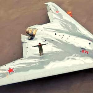 Drone de combate Sukhoi S-70 Okhotnik da Rússia