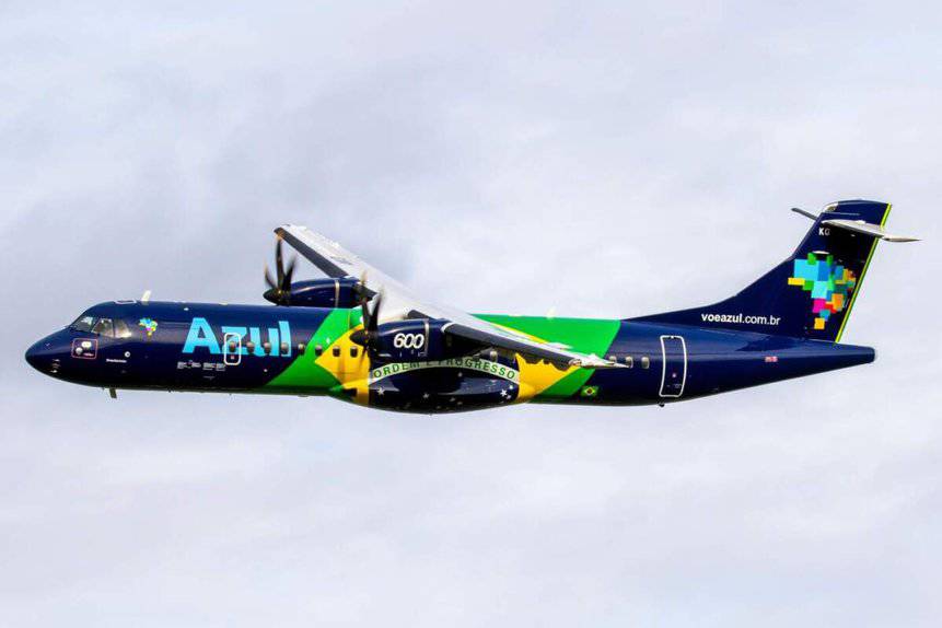 Bleu ATR 72-600 Drapeau du Brésil Ukraine vieux avion turbopropulseur de passagers Vols bleus Fernando de Noronha Airport Experience Awards Vols supplémentaires Carnaval