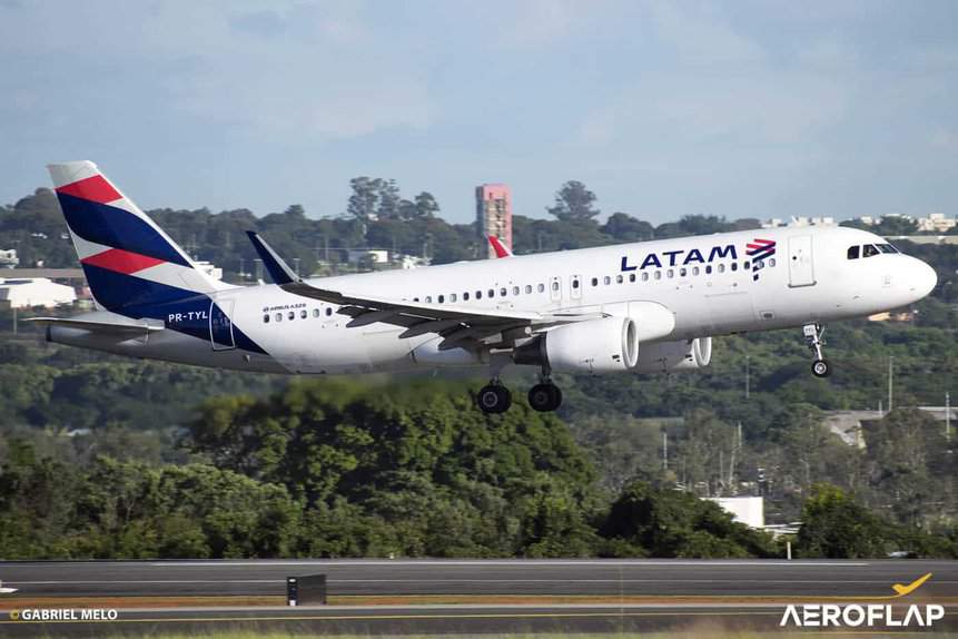 LATAM Airlines Comissário de voo