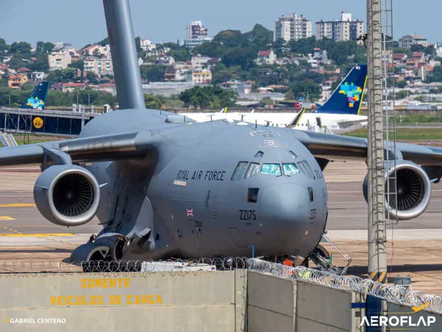 Boeing C-17 Globemaster III britânico da RAF durante uma escala em Porto Alegre. Foto: Gabriel Centeno - Aeroflap
