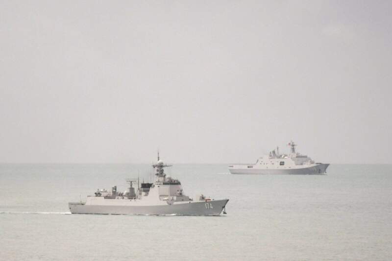 Navios Luyang e Yuzhao China Marinha