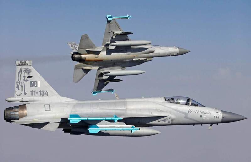 Caças CAC PAC JF-17 Thunder China Paquistão Argentina