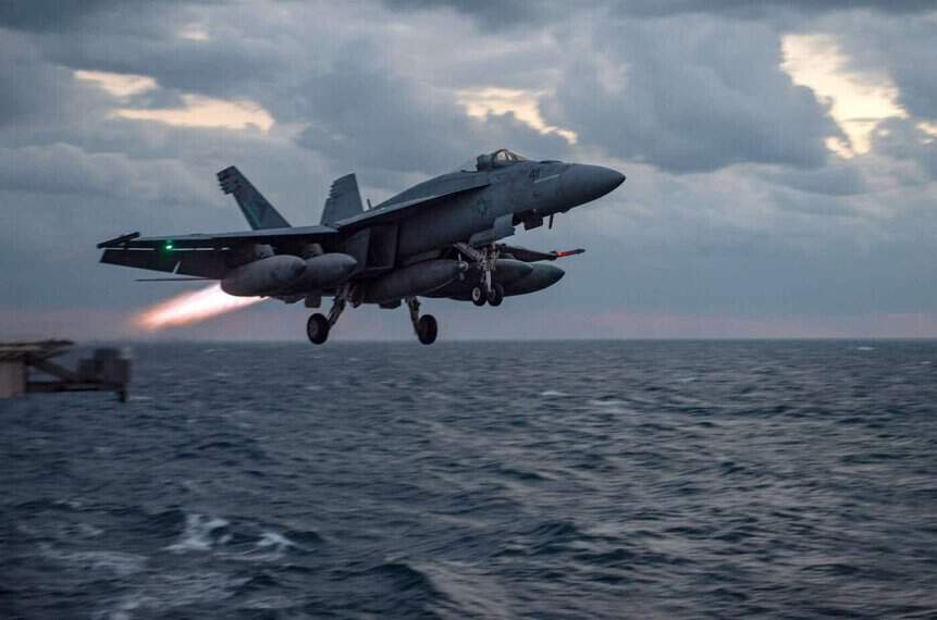 F/A-18 Super Hornet cai porta-aviões acidente Mar Mediterrâneo EUA