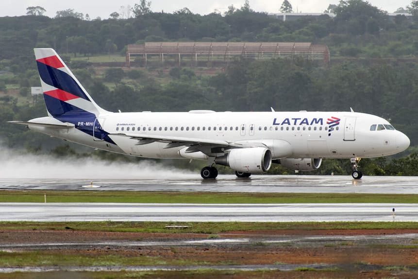 空客 A320 LATAM 巴西利亚桑托斯杜蒙特巴伊亚机场 安全港口
