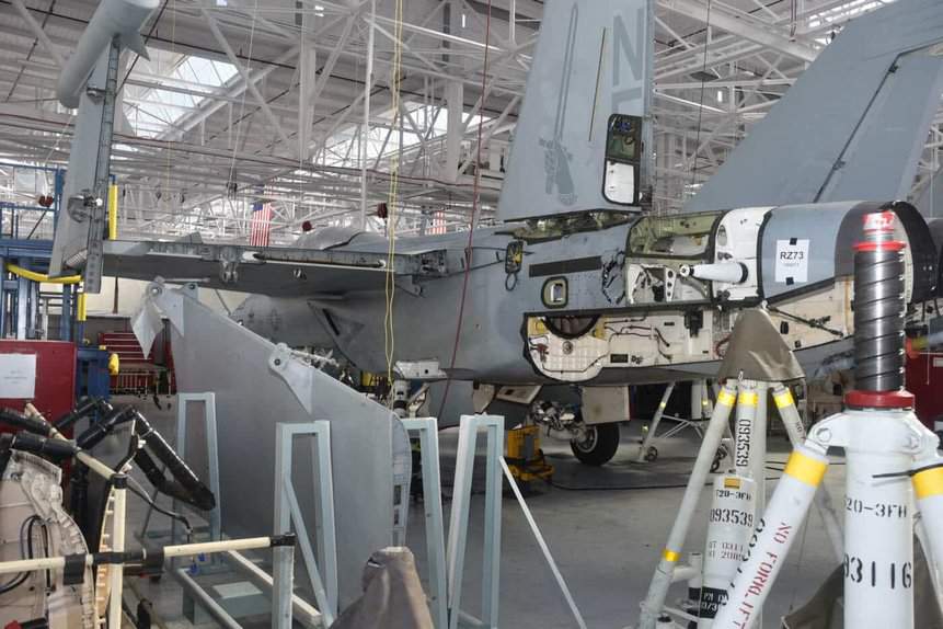 EA-18 F-35C Navy Maintenance Repair Damaged