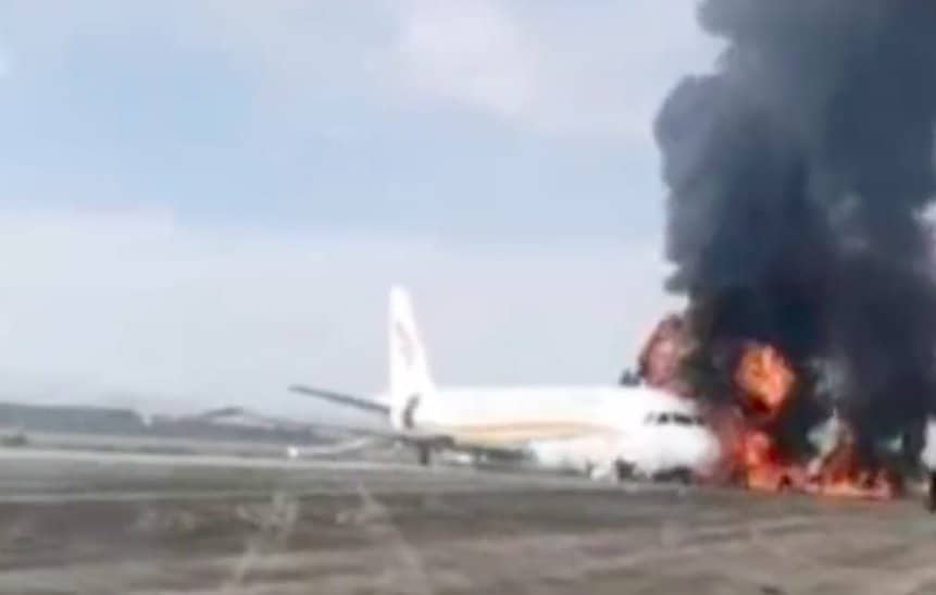 Tibet Airlines Avião Fogo