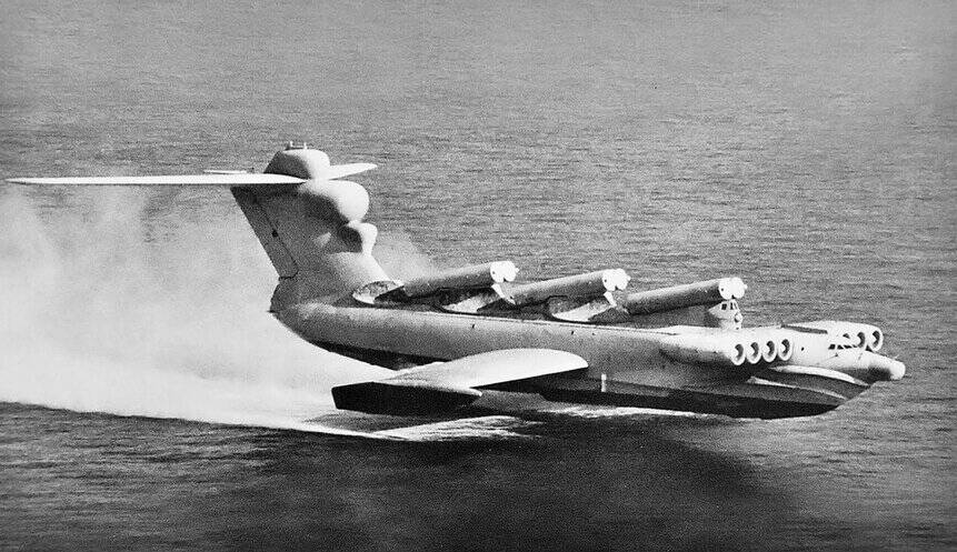 Ecranoplano Classe Lun, da União Soviética, mais conhecido por "Monstro do Mar Cáspio."