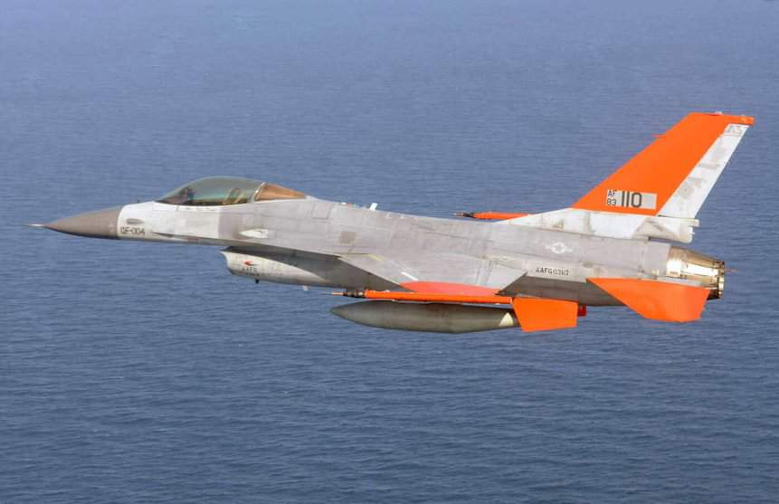 F-16 QF-16 米国のターゲットドローン