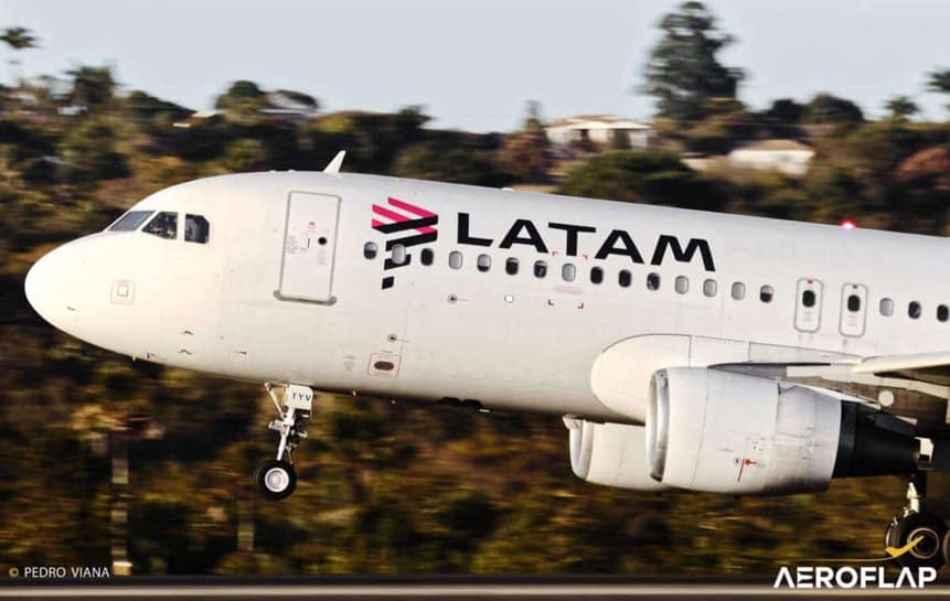 LATAM oferta Brasil Chile Florianópolis Curitiba voos Petrolina Comissários manuais impressos