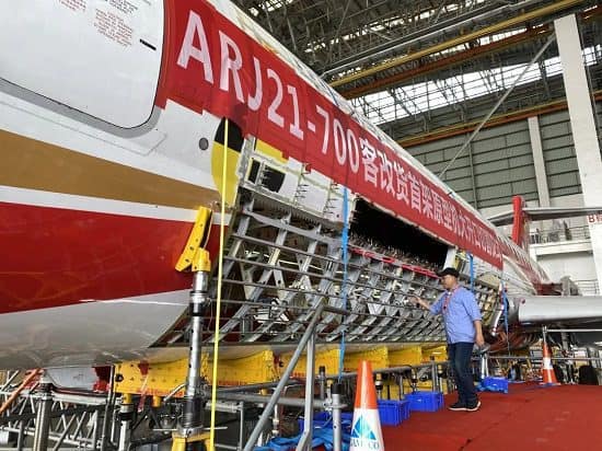 Comac China Cargueiro ARJ21 cargas avião