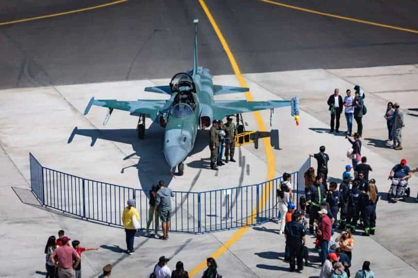 Caça F-5EM Tiger II em exposição no Chile