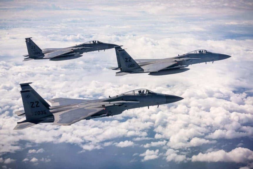 Caças F-15 Eagle da Base Aérea de Kadena - USAF Japão