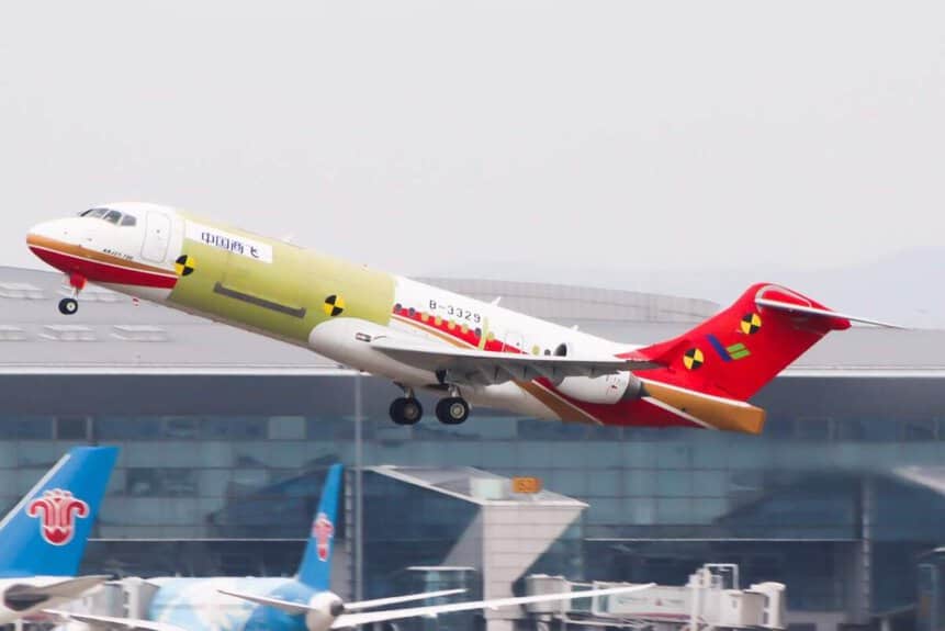 Comac China Cargueiro ARJ21 cargas avião MD-80