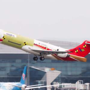 Comac China Cargueiro ARJ21 cargas avião MD-80