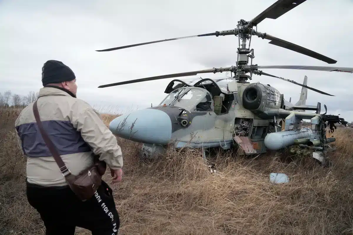 Helicóptero Ka-52 Alligator da Rússia, derrubado em combate na Ucrânia.