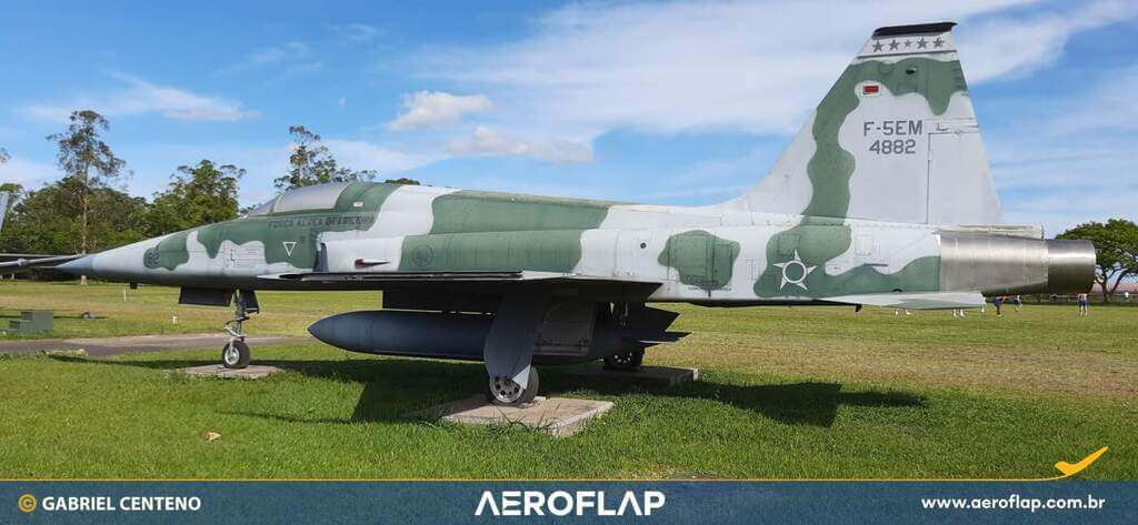 F-5EM FAB 4882 preservado em Canoas. A aeronave, adquirida da Força Aérea Real Jordaniana, jamais voou no Brasil.