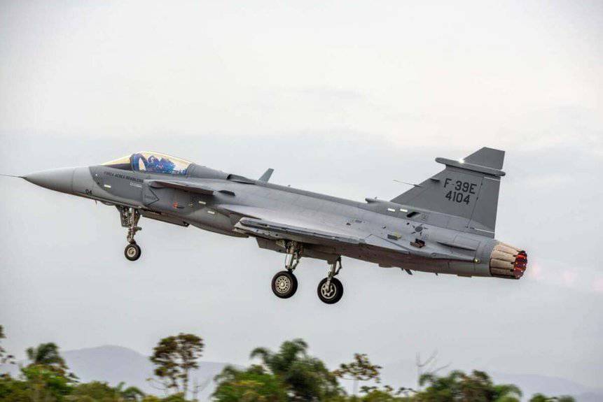 Caça Saab F-39E Gripen decolando de Navegantes (SC) em setembro de 2022.