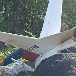 Restos do Cessna 208 Grand Caravan da Força Aérea Venezuelana que caiu neste final de semana. Acidente matou 5 militares.