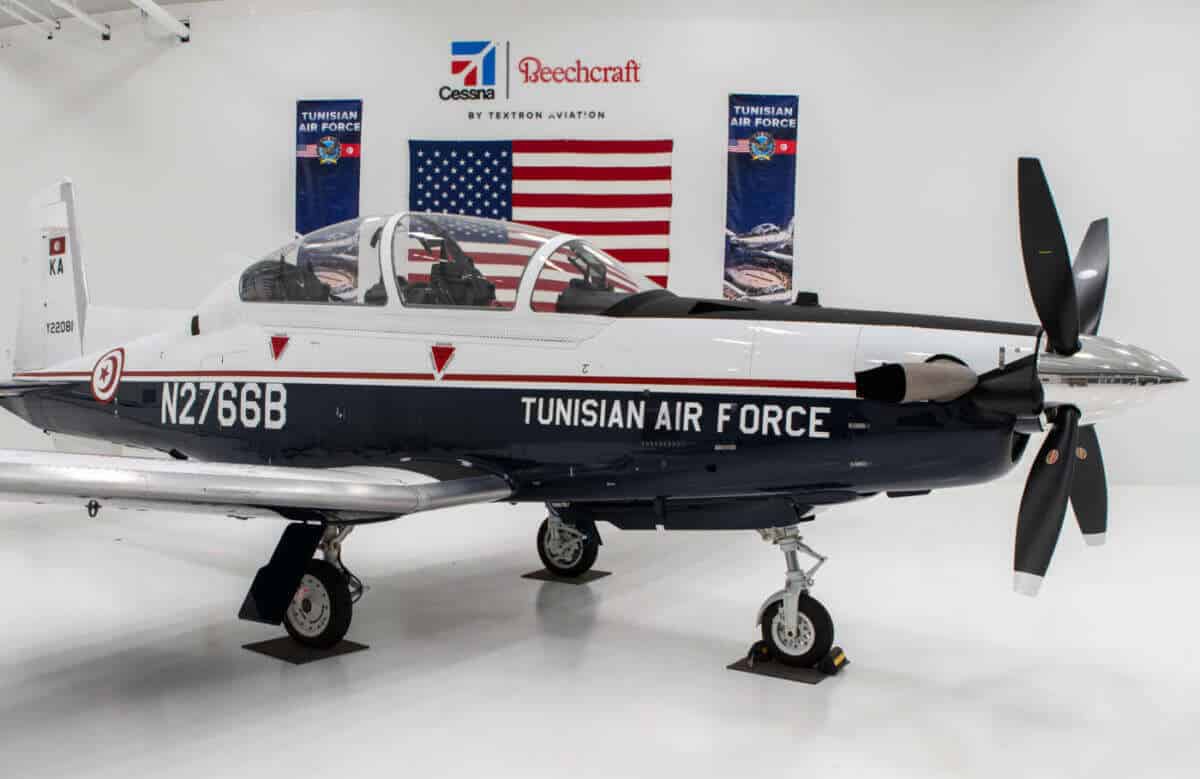 Beechcraft Textron T-6C Texan II da Força Aérea da Tunísia.