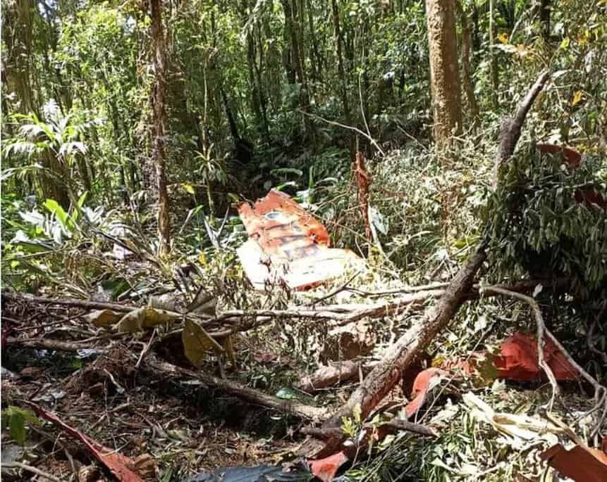 Destroços do T-25 da FAB que caiu em Santa Catarina.