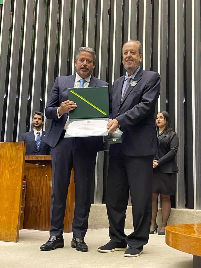 Presidente ABEAR Eduardo Sanovicz medalha Câmara dos Deputados