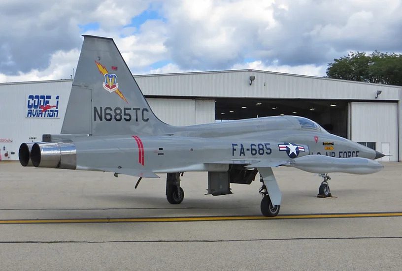 F-5 Freedom Fighter foi reformado em 1988. Foto: Code 1 Aviation.