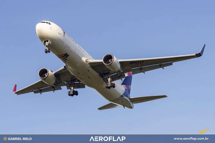 Boeing 767 da LATAM volta a voar após dois anos