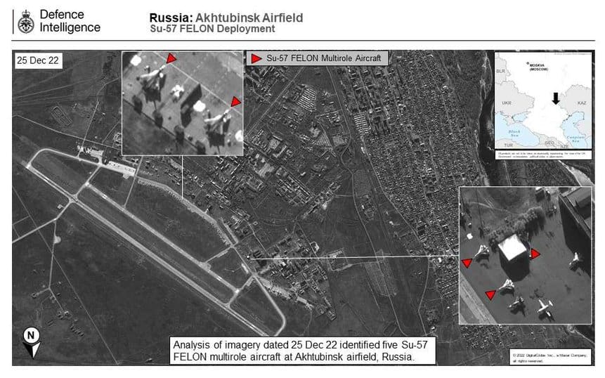 Imagem divulgada pelo Ministério da Defesa do Reino Unido mostra cinco caças Su-57 na Base Aérea de Akhtubinsk, sede dos caças Su-57 da Rússia.