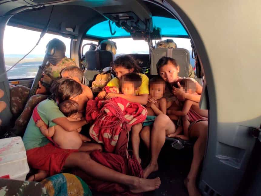 A total of 20 people from three communities in Yanomami lands were rescued by means of an HM-1 Pantera K2 helicopter from the 4th Army Aviation Battalion. Photo: EB/Disclosure.