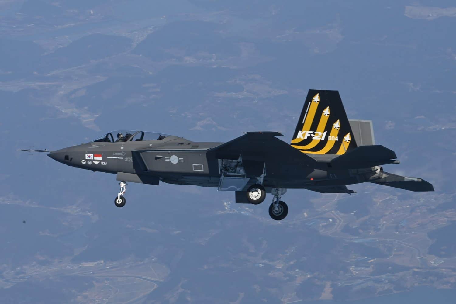 KF-21 é o primeiro caça desenvolvido e produzido na Coreia do Sul. Programa terá dois protótipos de dois assentos. Foto: DAPA.