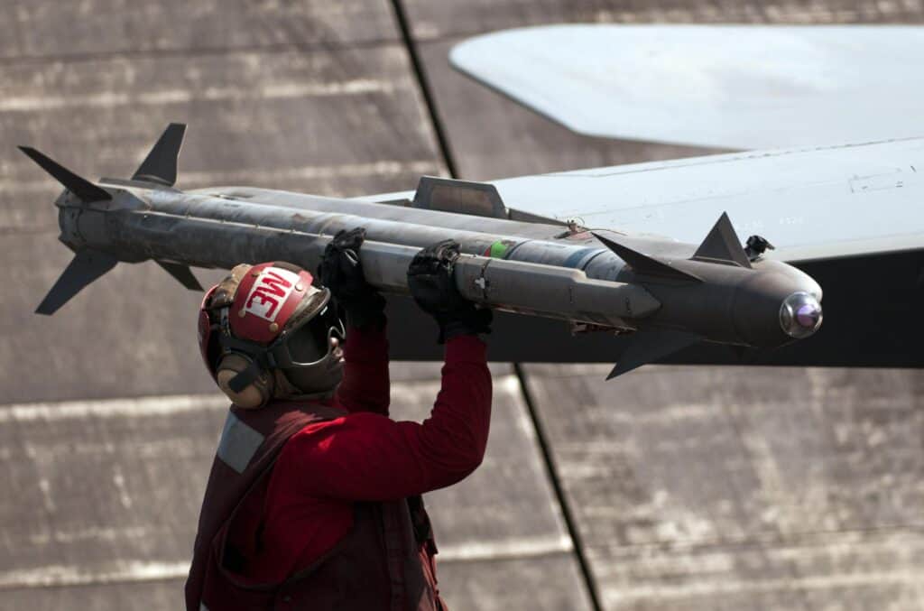 AIM-9X Sidewinder-raketten werden gebruikt door F-22 Raptor- en F-16 Viper-jagers om UFO's boven de Verenigde Staten en Canada neer te halen. Foto: Amerikaanse marine.