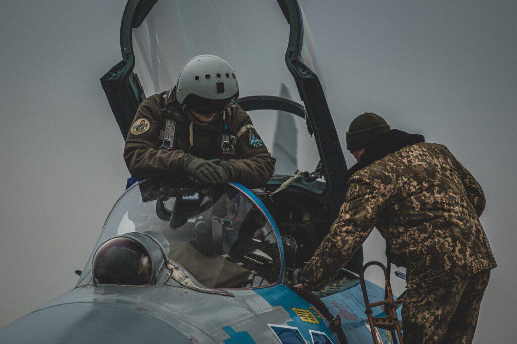 Piloto de caça Su-27 Flanker da Força Aérea da Ucrânia. Foto: UAF.