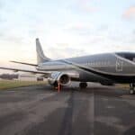 Boeing 737 Classic da KlasJet com interior luxuoso apresentado ao Reino Unido