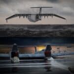Programa LIberty Lifter dos EUA busca o desenvolvimento de hidroavião/ecranoplano de grande porte com as mesmas capacidades do C-17. Imagens: DARPA.