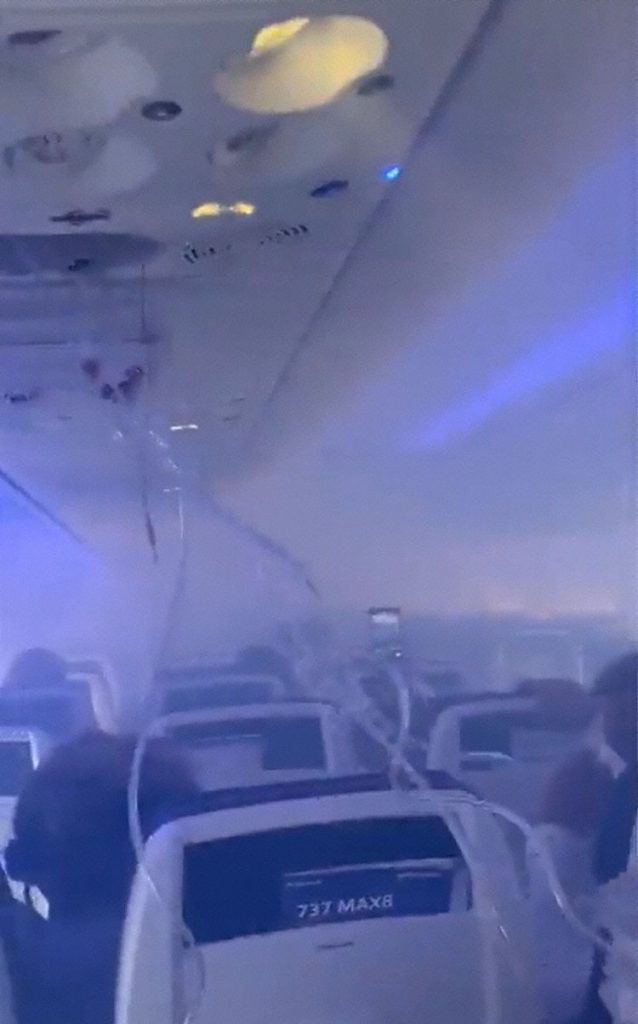Fumaça a bordo da cabine de passageiros do Boeing 737 MAX da Southwest