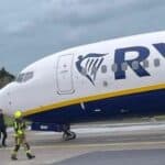 Boeing 737-800 Ryanair com trem de pouso quebrado no Aeroporto de Dublin