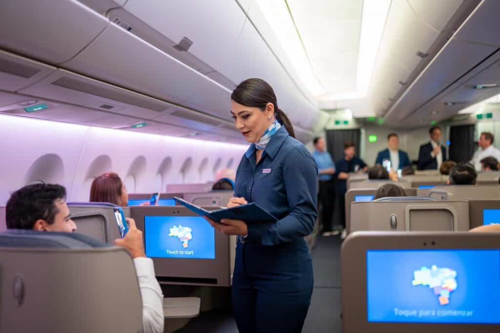 Azul cardápio tripulante de bordo comissários de bordo segurança operacional aviação