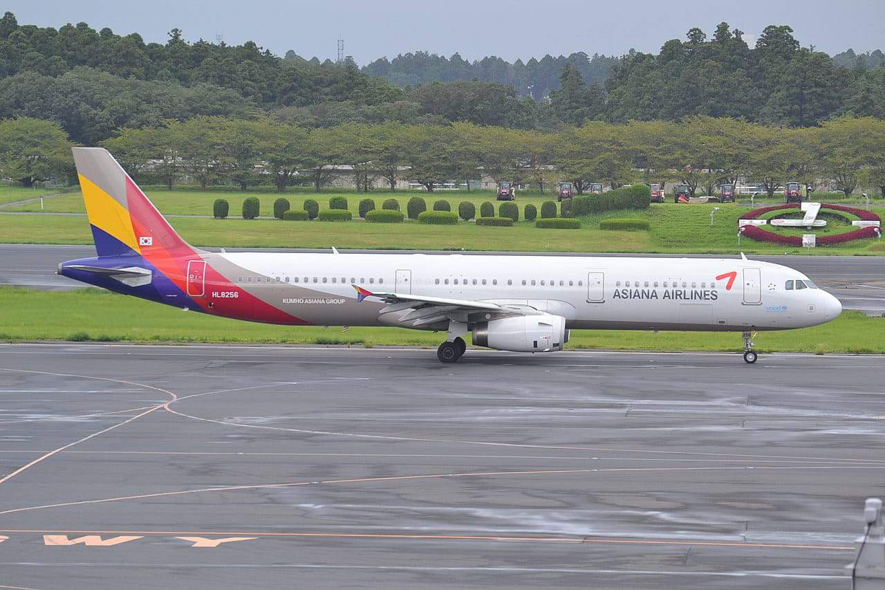 voo asiana Airlines abre porta durante voo pouso Airbus A321