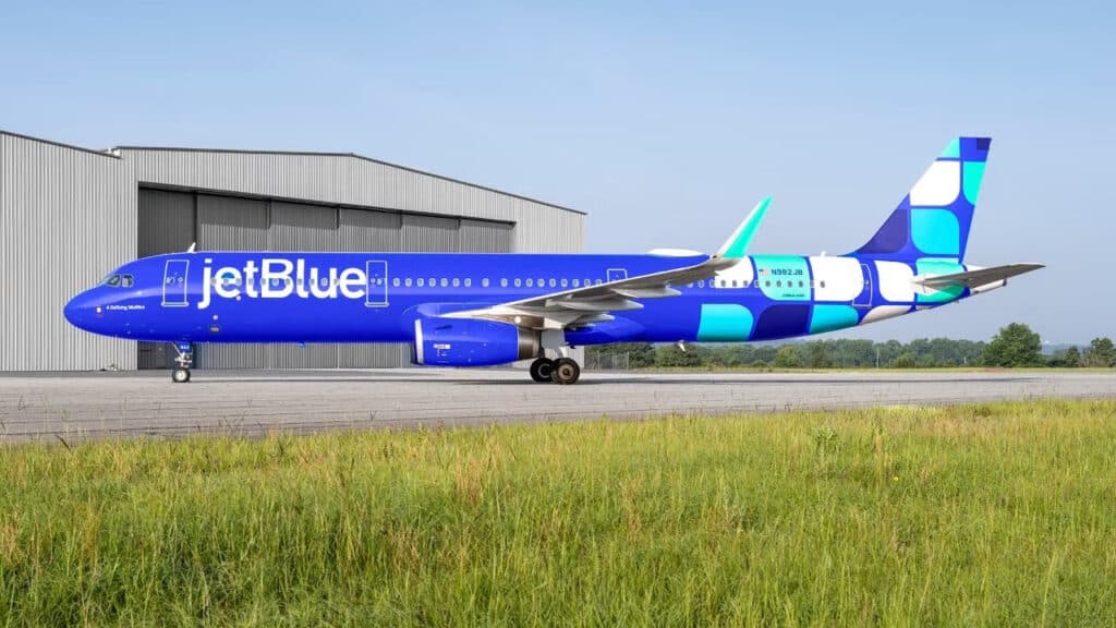 Airbus A321 JetBlue new livery KLM airport Amsterdam flights restrictions Dutch government