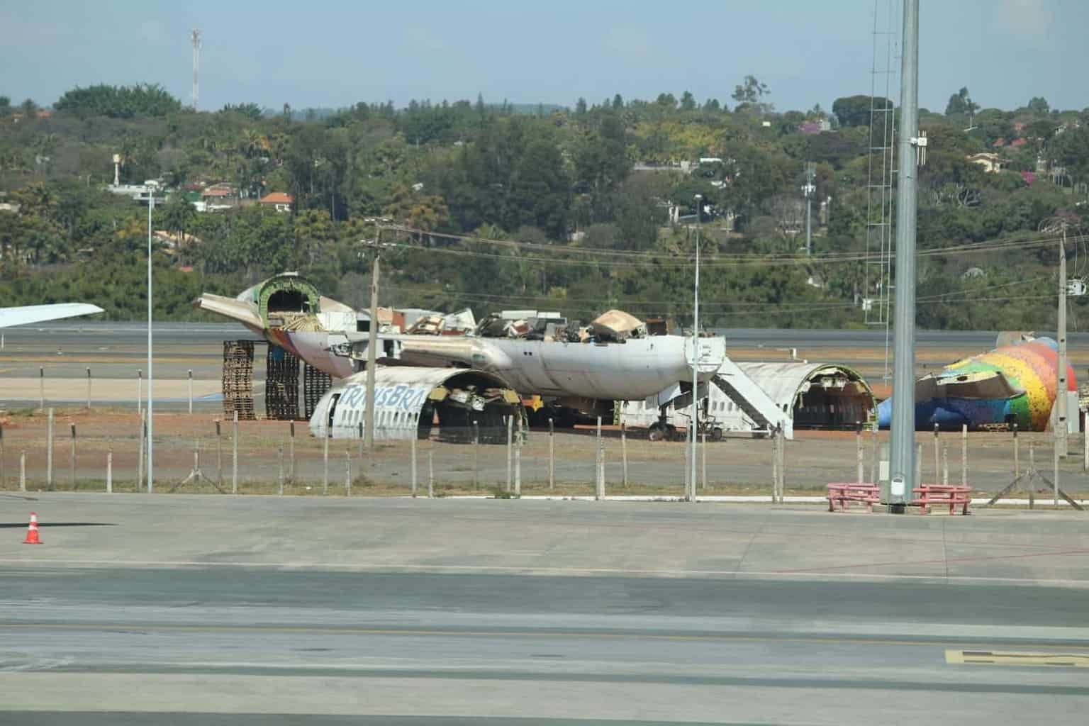Aviões da Transbrasil foram cortados em sucatas no Aeroporto de Brasília