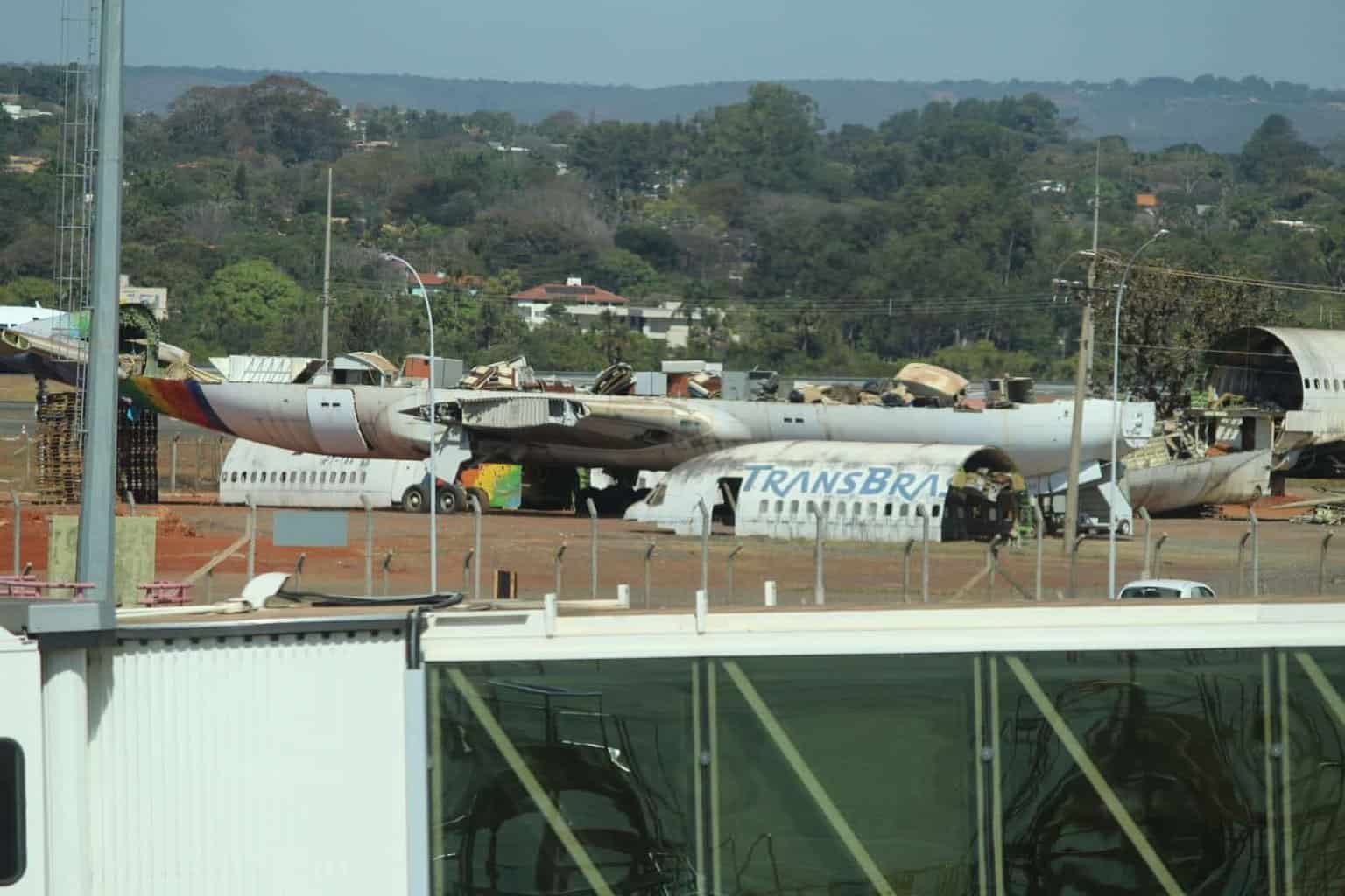 Aviões da Transbrasil foram cortados em sucatas no Aeroporto de Brasília