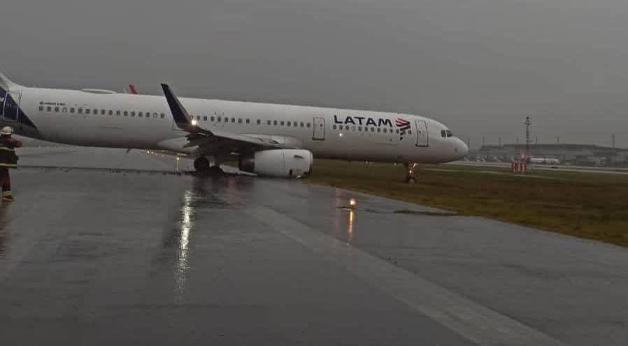 Avião LATAM derrapou na pista do aeroporto de Florianópolis