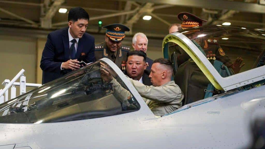Kim Jong Un conheceu cockpit do caça Su-57 Felon. Foto: Governo Russo/Divulgação.